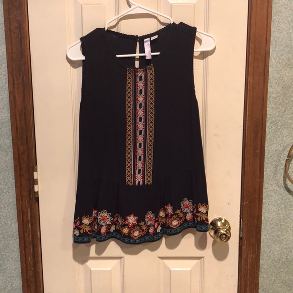 Embroidered black top - Picture 1 of 3